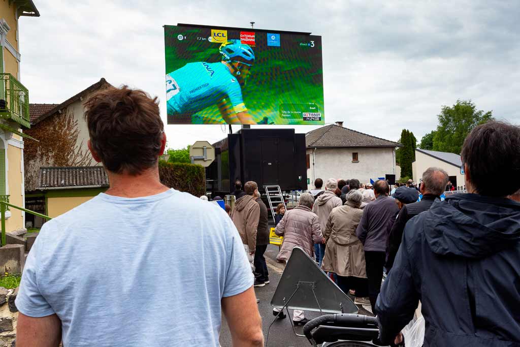 Comme à la télé ! Première étape crétérium du dauphiné 9 juin 2019 à jussac.